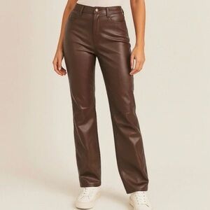 Abercrombie Curve Love The '90s Straight Ultra High Rise. Faux leather. Brown.